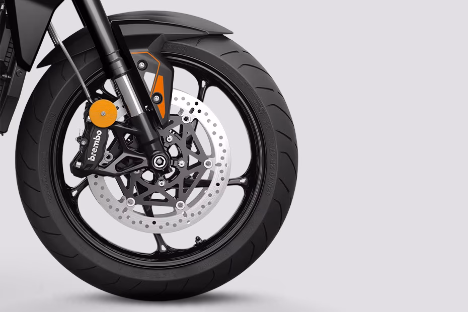 Triumph Street Triple R Crystal White and Matt Baja Orange