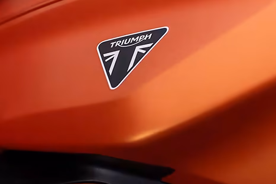 Triumph Street Triple R Crystal White and Matt Baja Orange