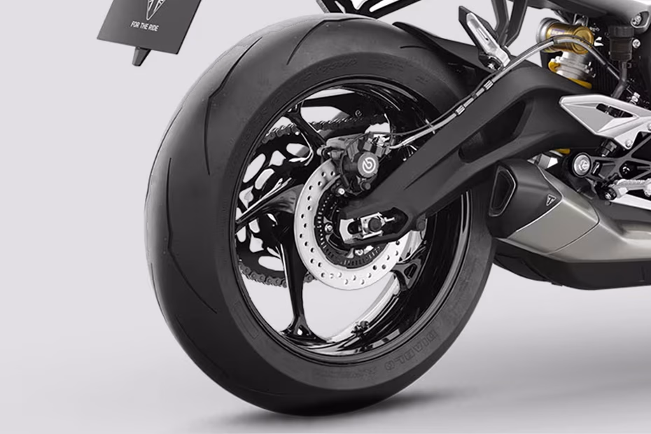 Triumph Street Triple RS Cosmic Yellow
