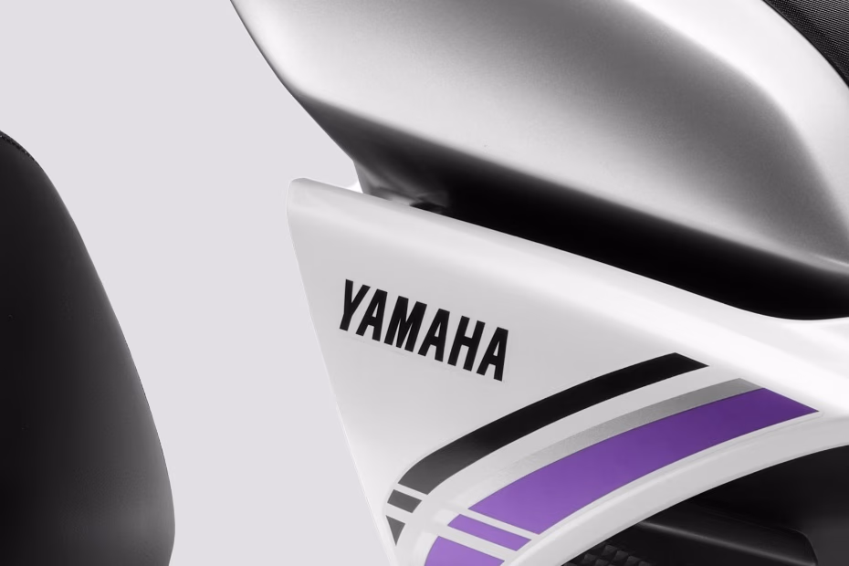 Yamaha RayZR 125 Fi Hybrid Disc Silver White Cocktail